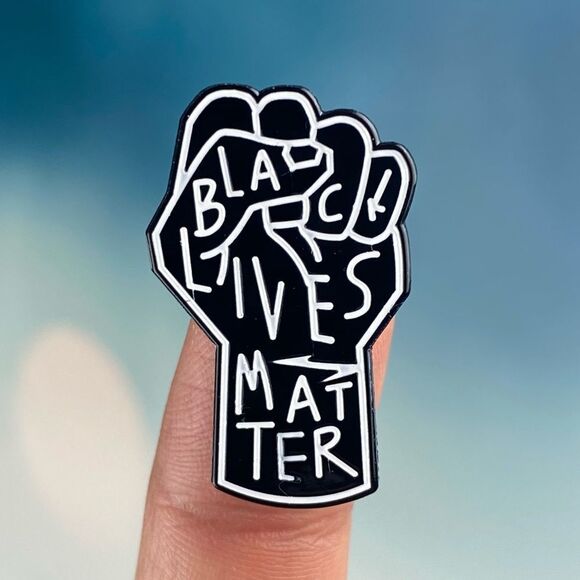 Black Lives Matter Enamel Pin/ Brooch Lapel - Picture 1 of 6